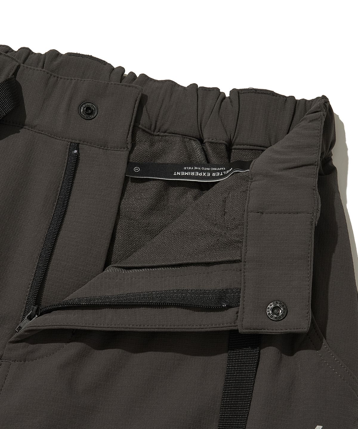 웰터 익스페리먼트(WELTER EXPERIMENT) VENT HIKE+ PANTS_CHARCOAL