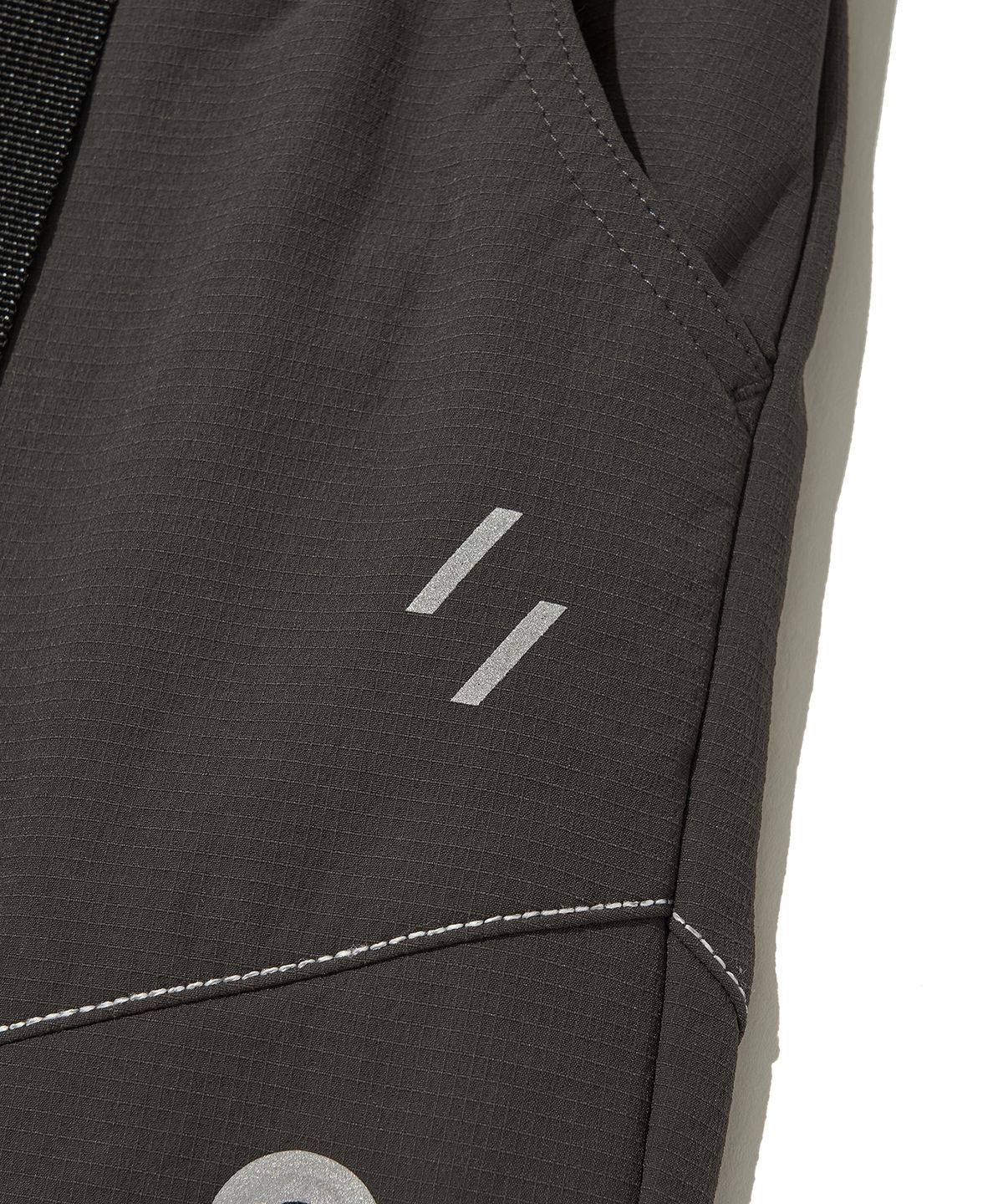웰터 익스페리먼트(WELTER EXPERIMENT) VENT HIKE+ PANTS_CHARCOAL