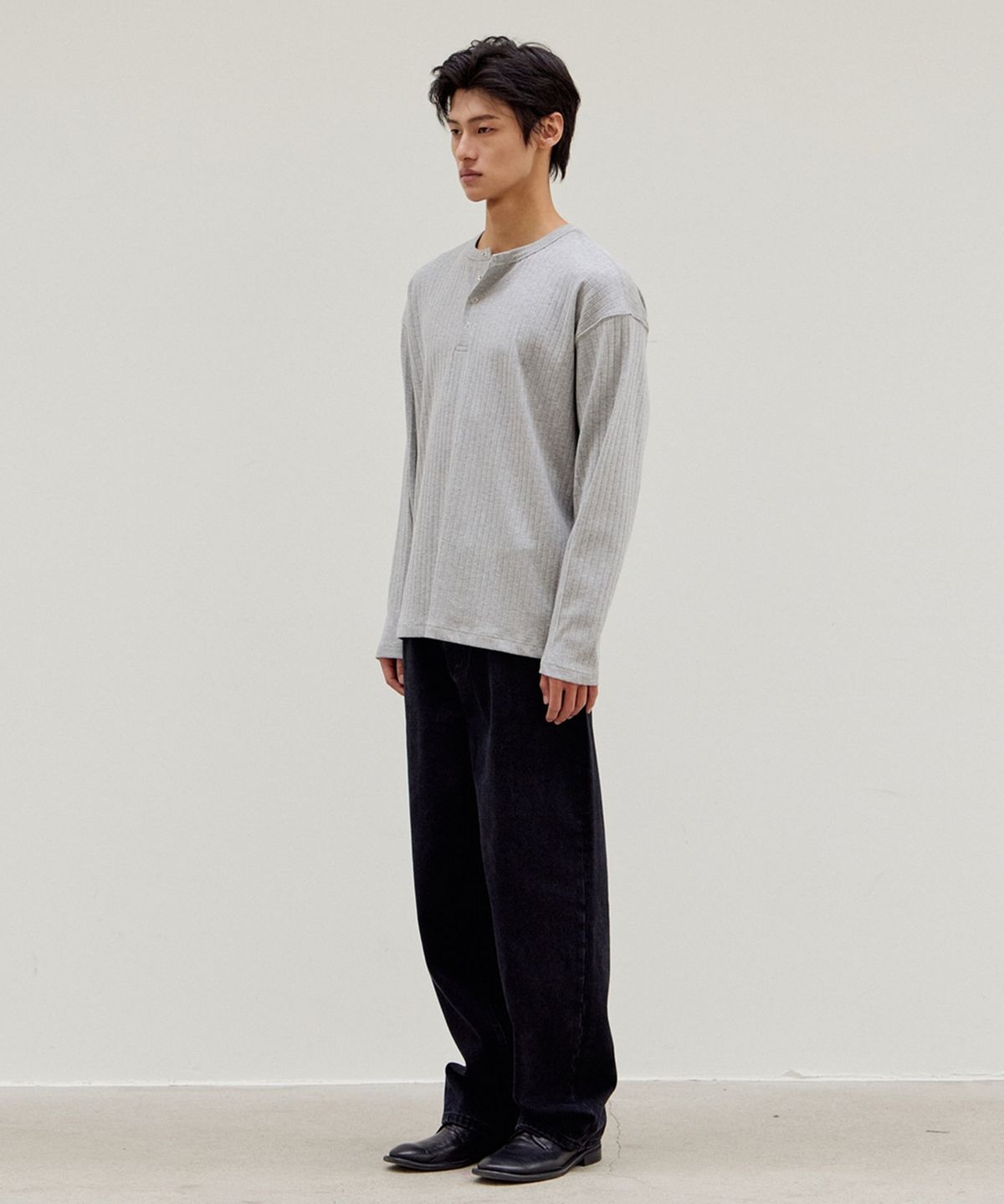무드인사이드(MOOD INSIDE) 골지 스냅 헨리넥 롱슬리브_Gray