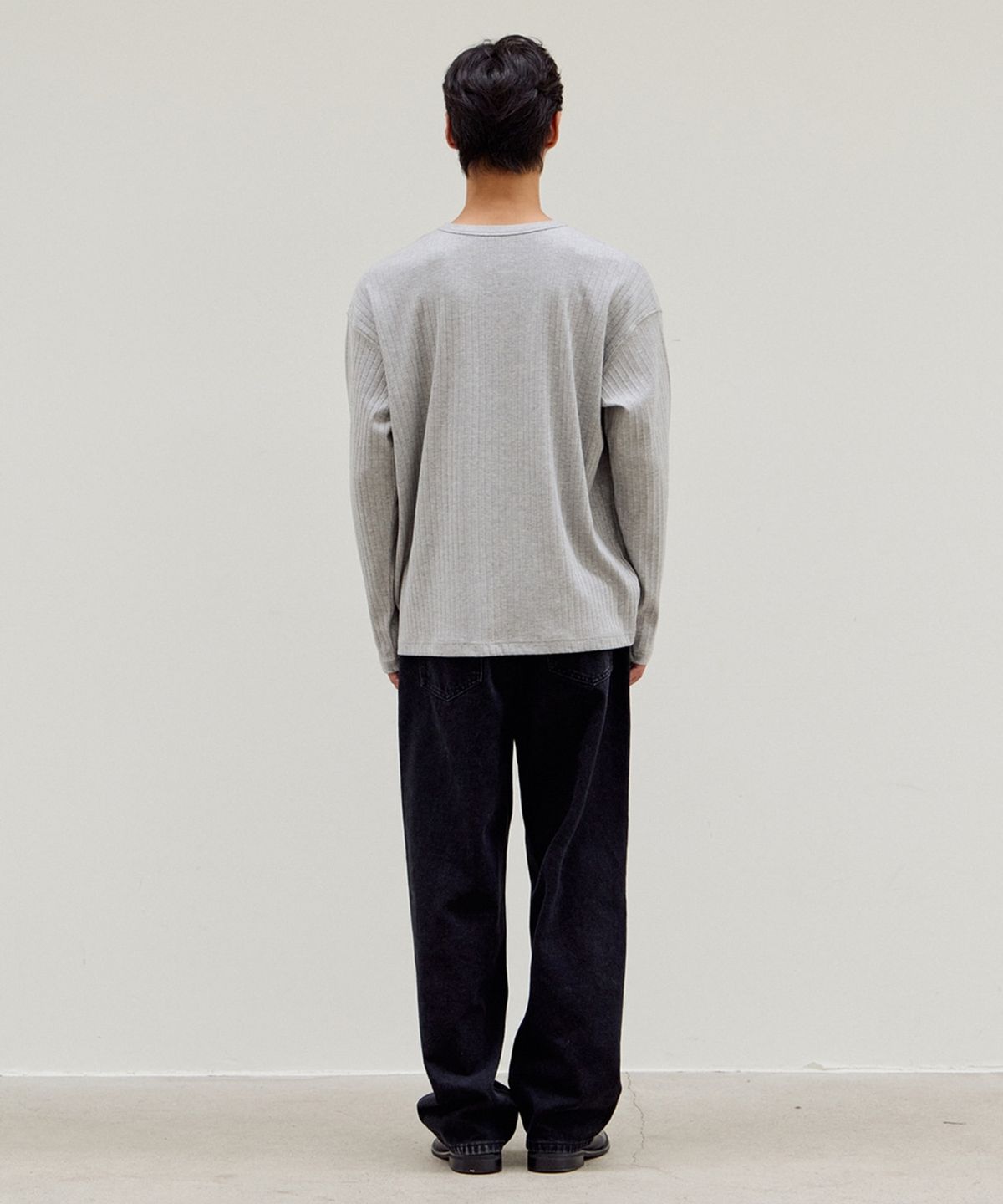 무드인사이드(MOOD INSIDE) 골지 스냅 헨리넥 롱슬리브_Gray