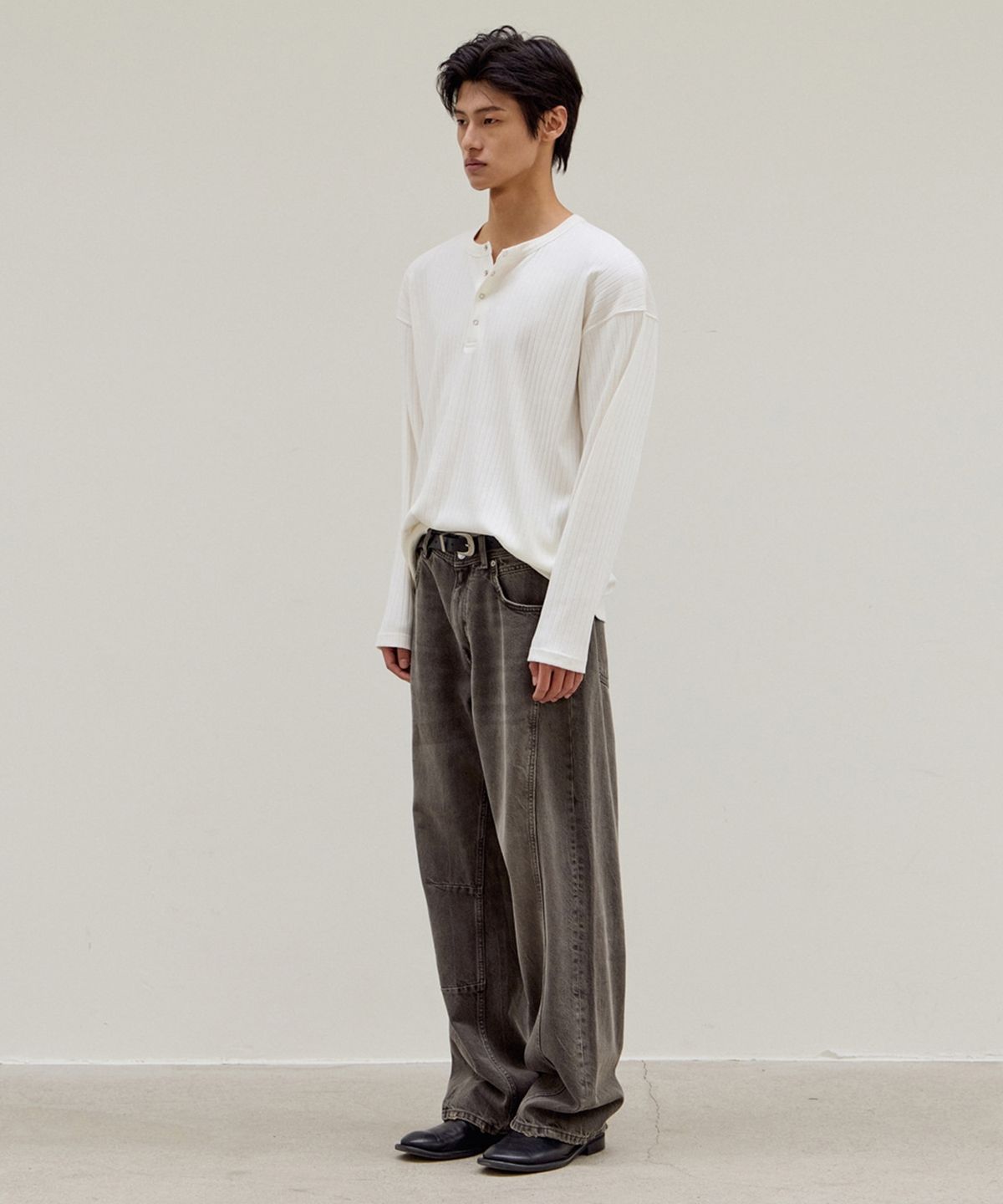 무드인사이드(MOOD INSIDE) 골지 스냅 헨리넥 롱슬리브_White