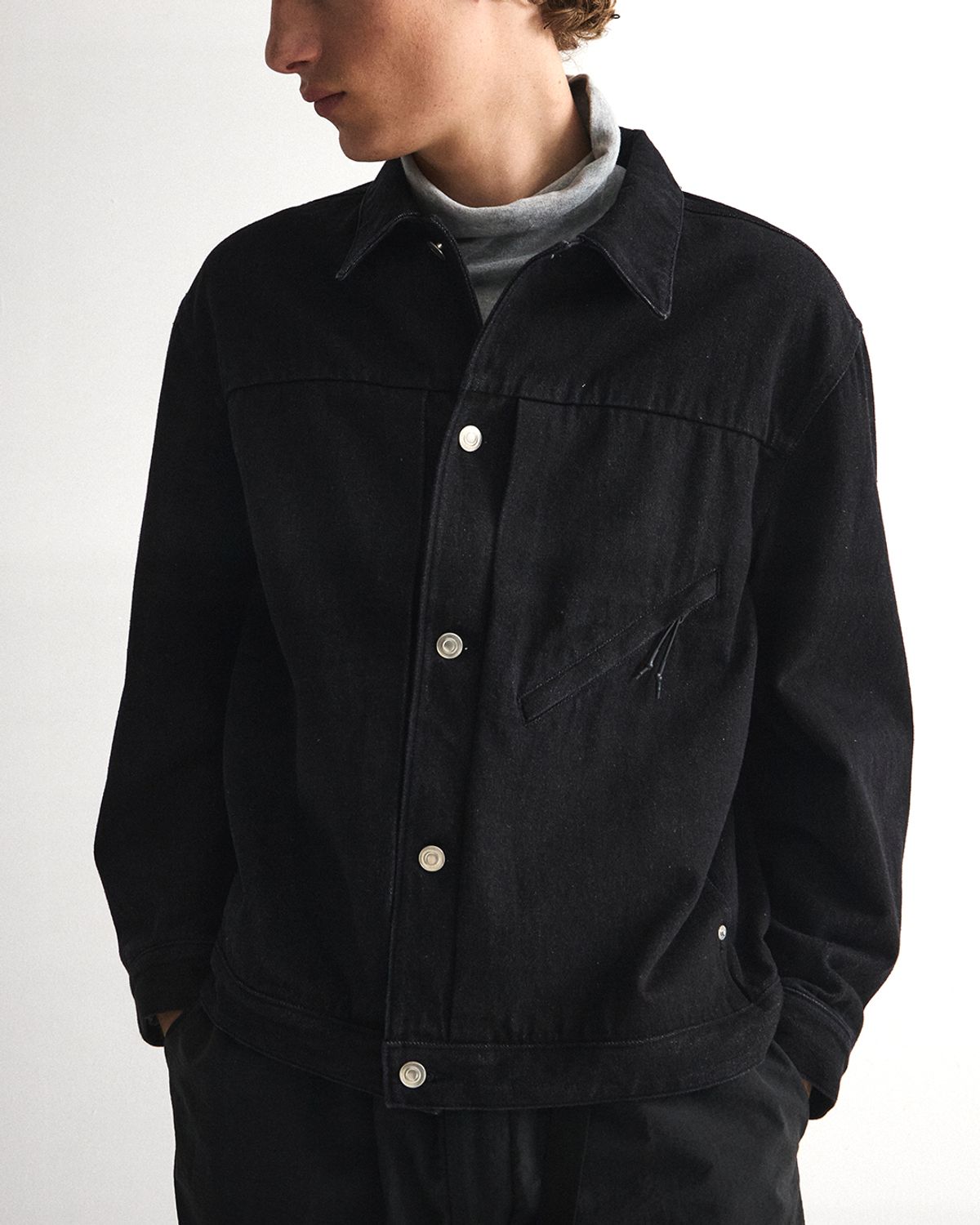 언어펙티드 에센셜(UNAFFECTED ESSENTIAL) TRUCKER JACKET / BLACK
