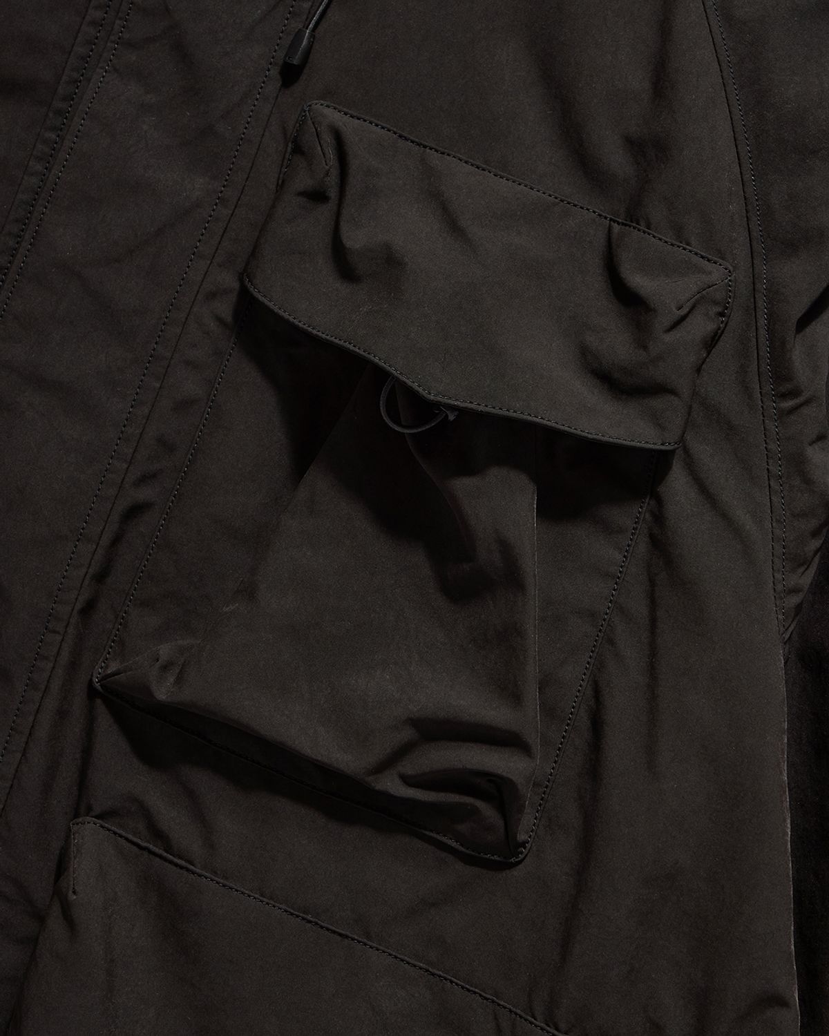 언어펙티드 에센셜(UNAFFECTED ESSENTIAL) HOODED FIELD PARKA / BLACK