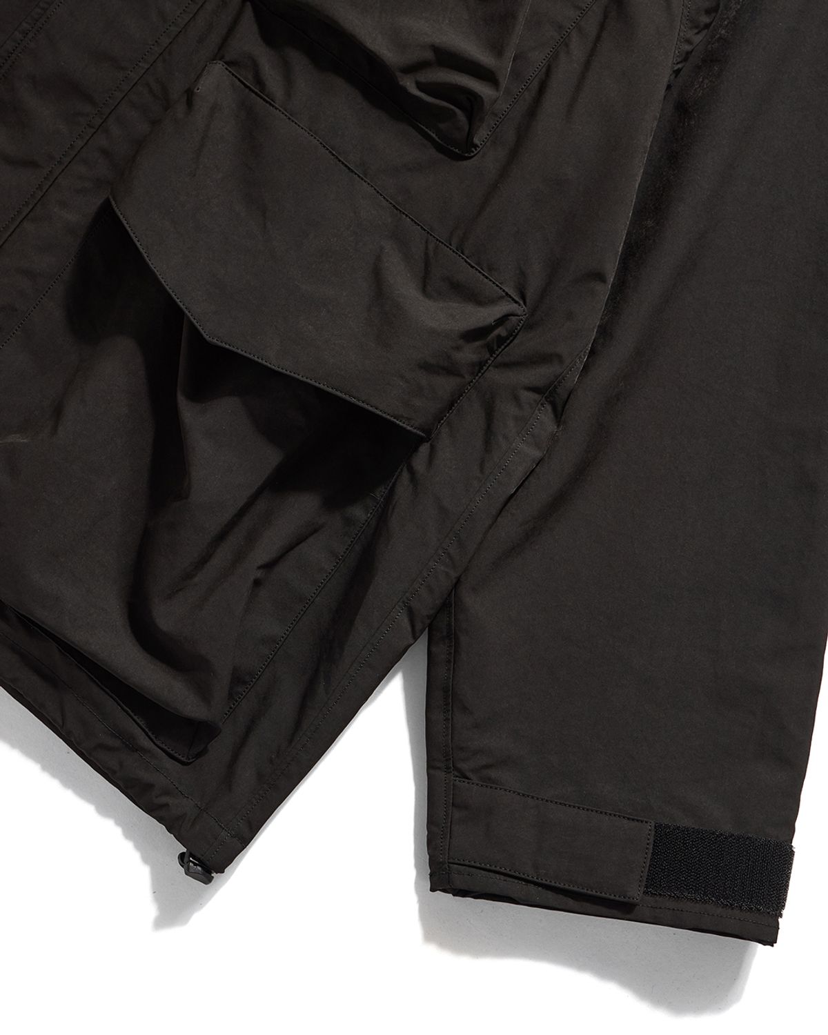 언어펙티드 에센셜(UNAFFECTED ESSENTIAL) HOODED FIELD PARKA / BLACK