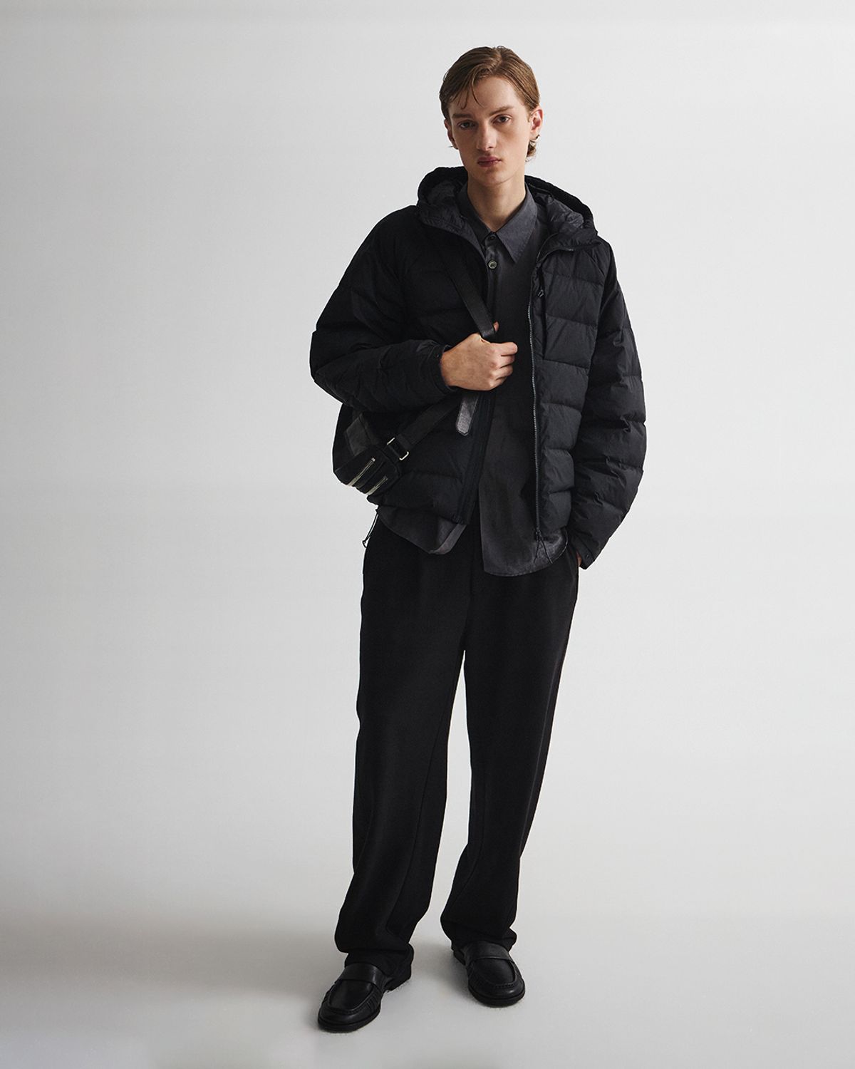 언어펙티드 에센셜(UNAFFECTED ESSENTIAL) LIGHT HOODED DOWN JUMPER / BLACK