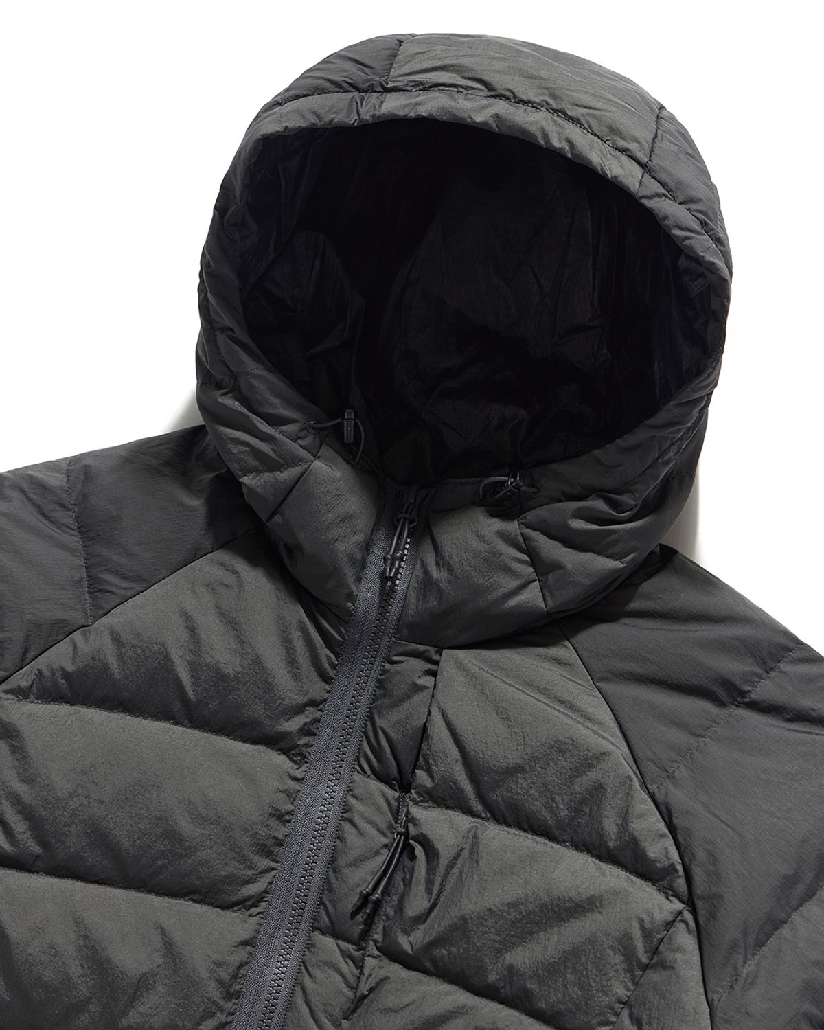 언어펙티드 에센셜(UNAFFECTED ESSENTIAL) LIGHT HOODED DOWN JUMPER / CHARCOAL