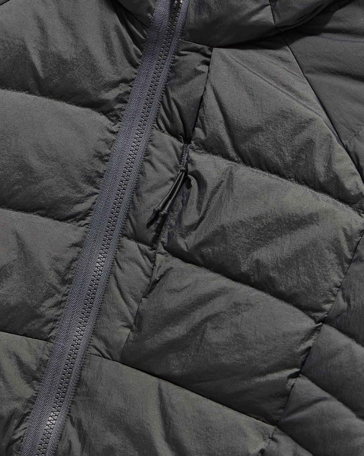 언어펙티드 에센셜(UNAFFECTED ESSENTIAL) LIGHT HOODED DOWN JUMPER / CHARCOAL