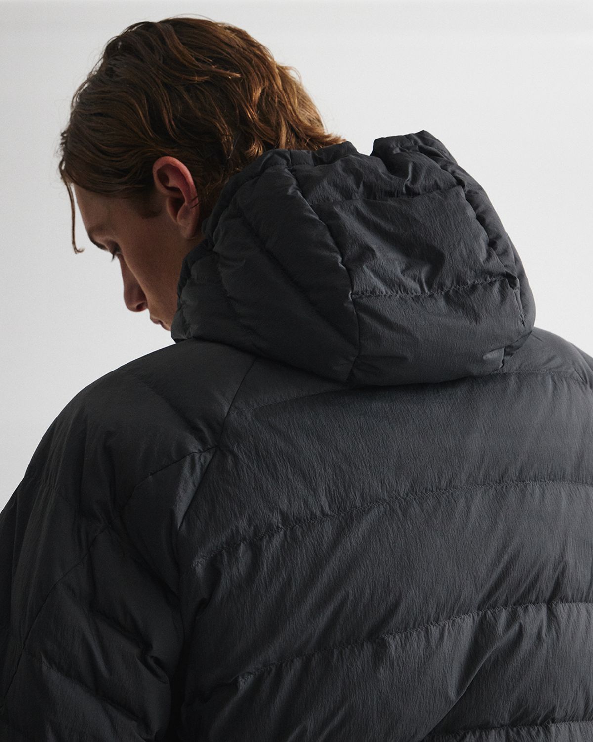 언어펙티드 에센셜(UNAFFECTED ESSENTIAL) LIGHT HOODED DOWN JUMPER / CHARCOAL