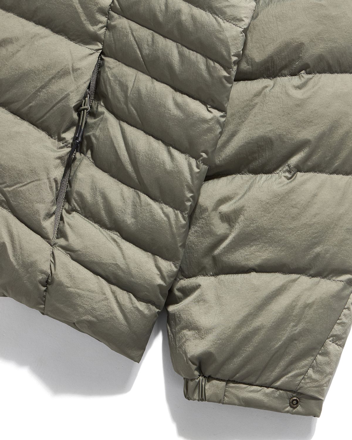 언어펙티드 에센셜(UNAFFECTED ESSENTIAL) LIGHT HOODED DOWN JUMPER / SAGE GREEN