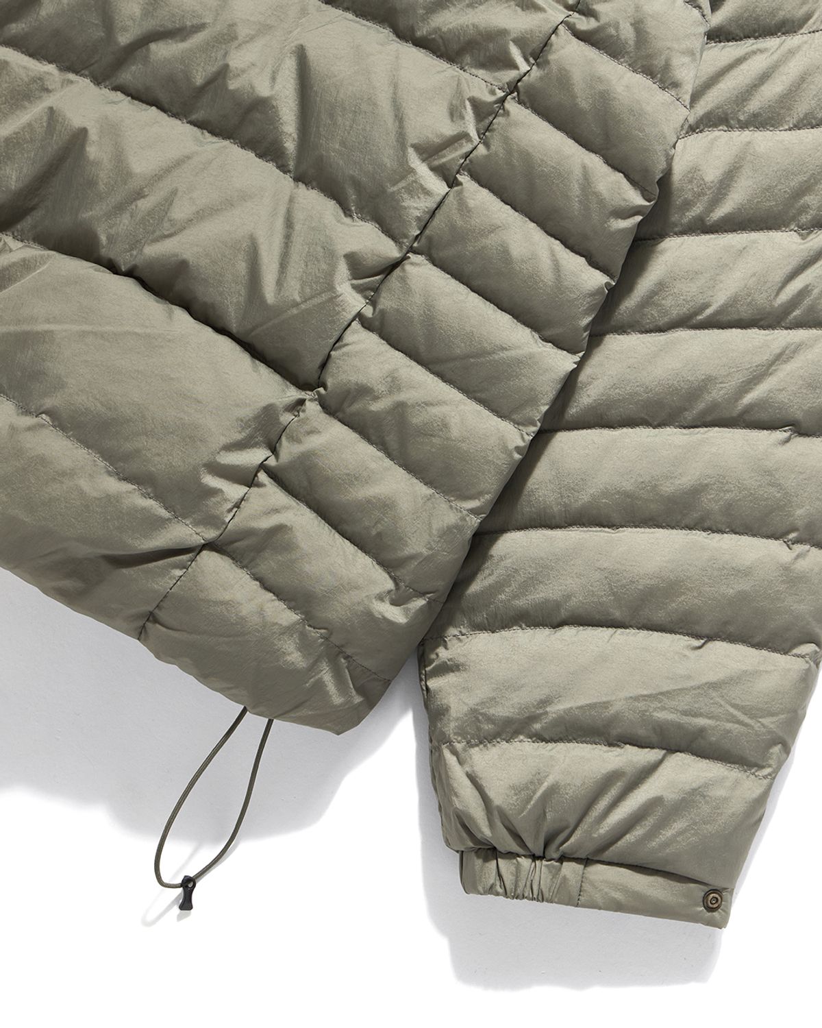 언어펙티드 에센셜(UNAFFECTED ESSENTIAL) LIGHT HOODED DOWN JUMPER / SAGE GREEN