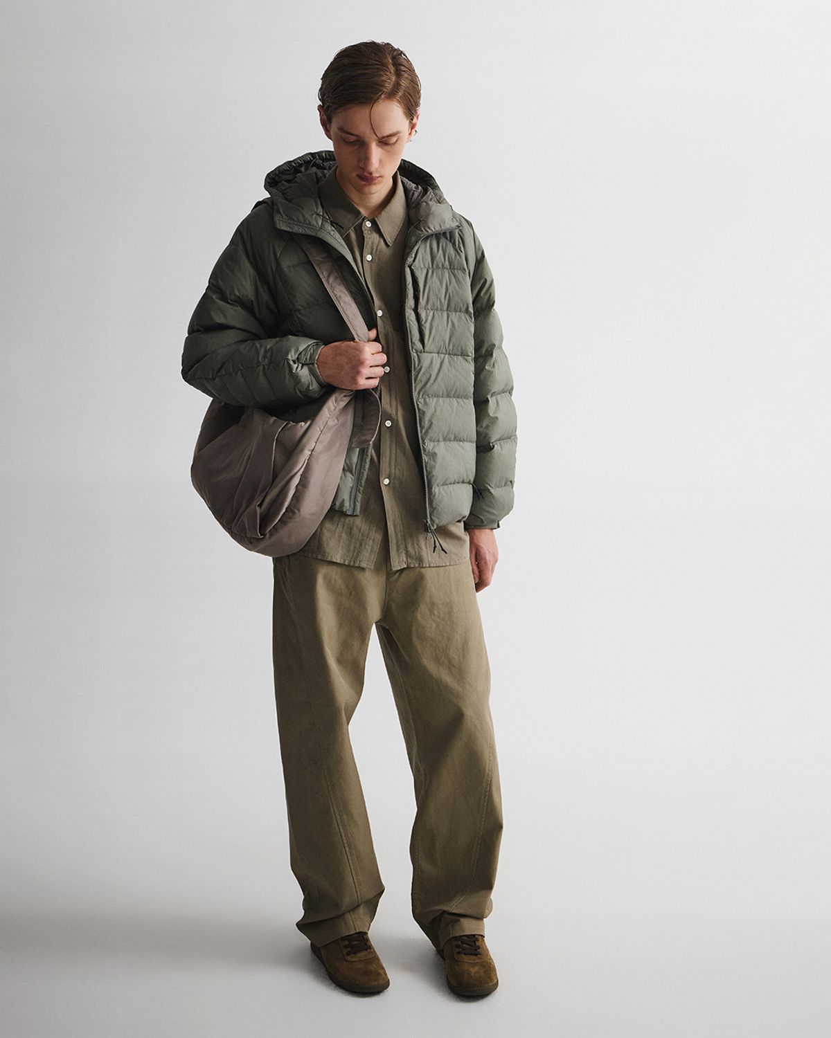 언어펙티드 에센셜(UNAFFECTED ESSENTIAL) LIGHT HOODED DOWN JUMPER / SAGE GREEN