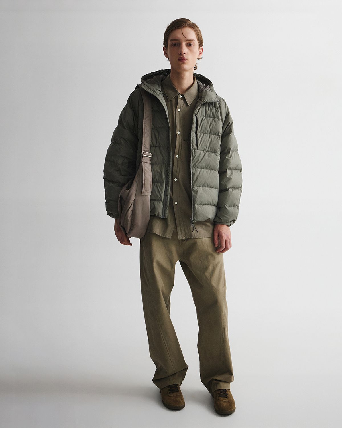 언어펙티드 에센셜(UNAFFECTED ESSENTIAL) LIGHT HOODED DOWN JUMPER / SAGE GREEN