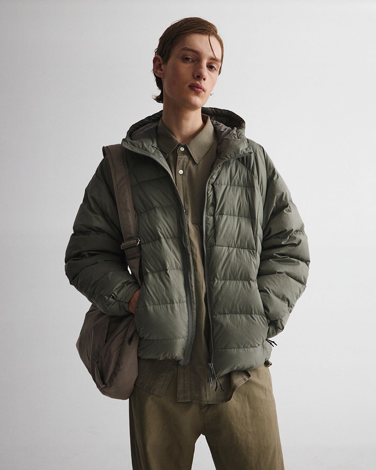 언어펙티드 에센셜(UNAFFECTED ESSENTIAL) LIGHT HOODED DOWN JUMPER / SAGE GREEN