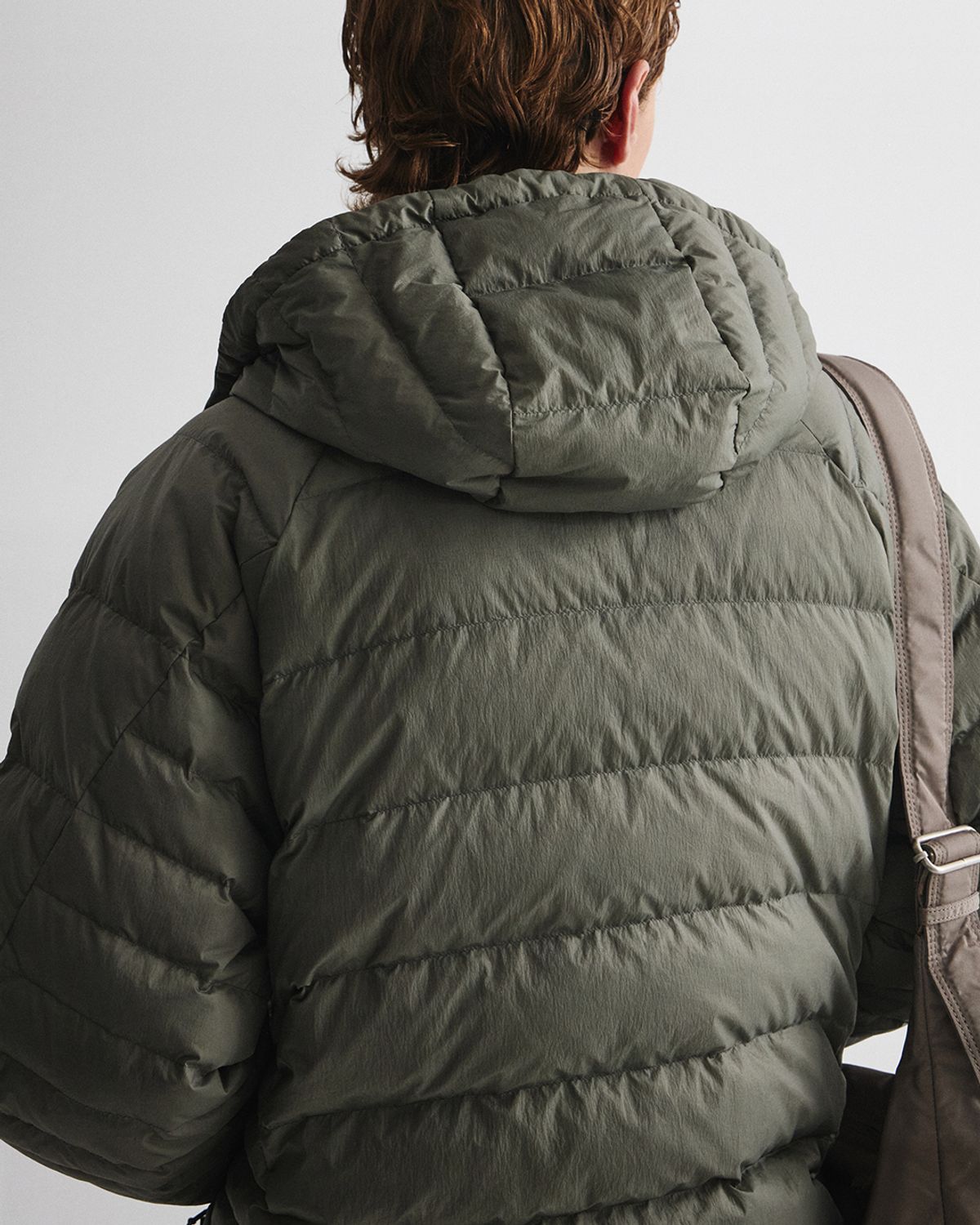 언어펙티드 에센셜(UNAFFECTED ESSENTIAL) LIGHT HOODED DOWN JUMPER / SAGE GREEN