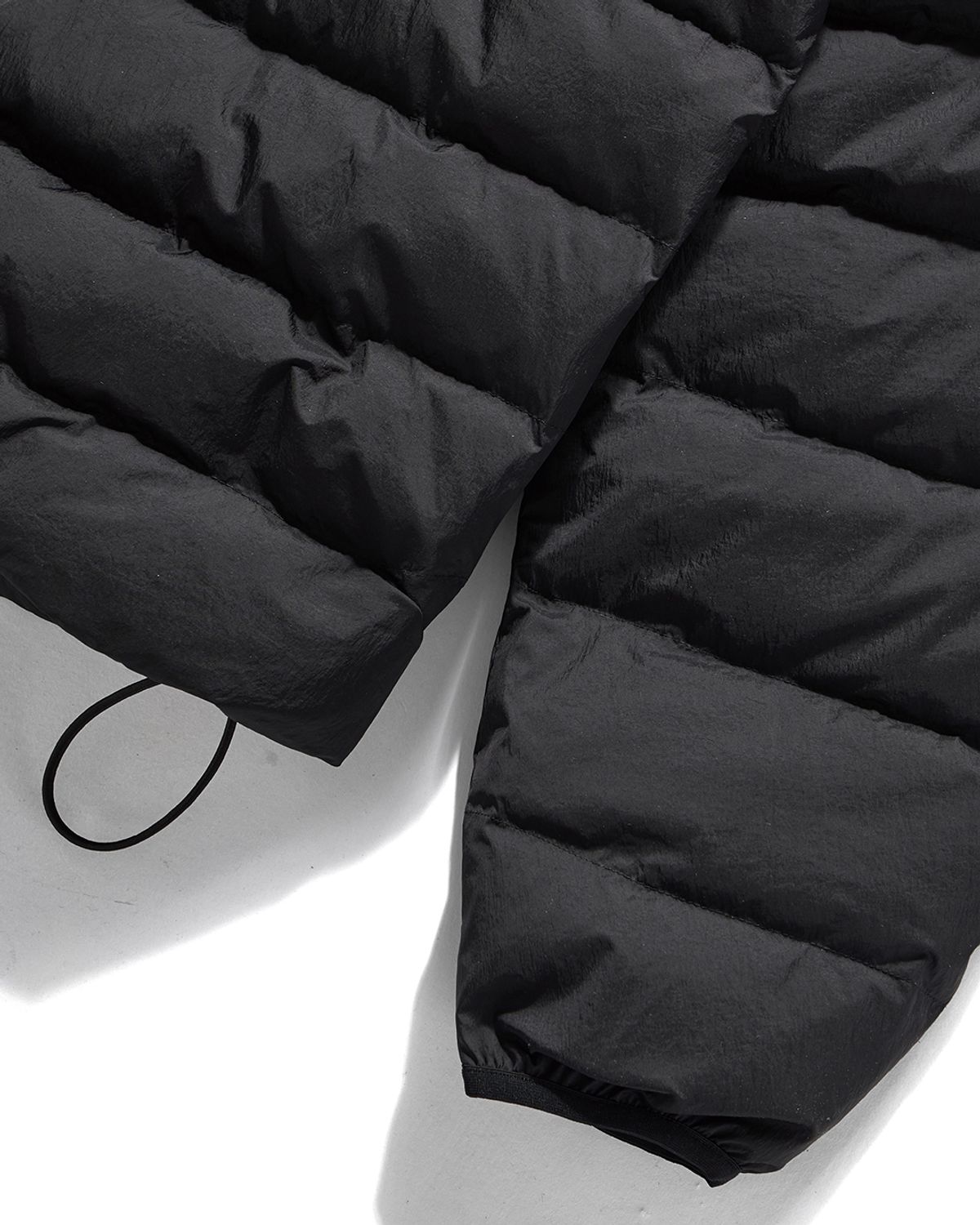 언어펙티드 에센셜(UNAFFECTED ESSENTIAL) MP LIGHT DOWN JUMPER / BLACK