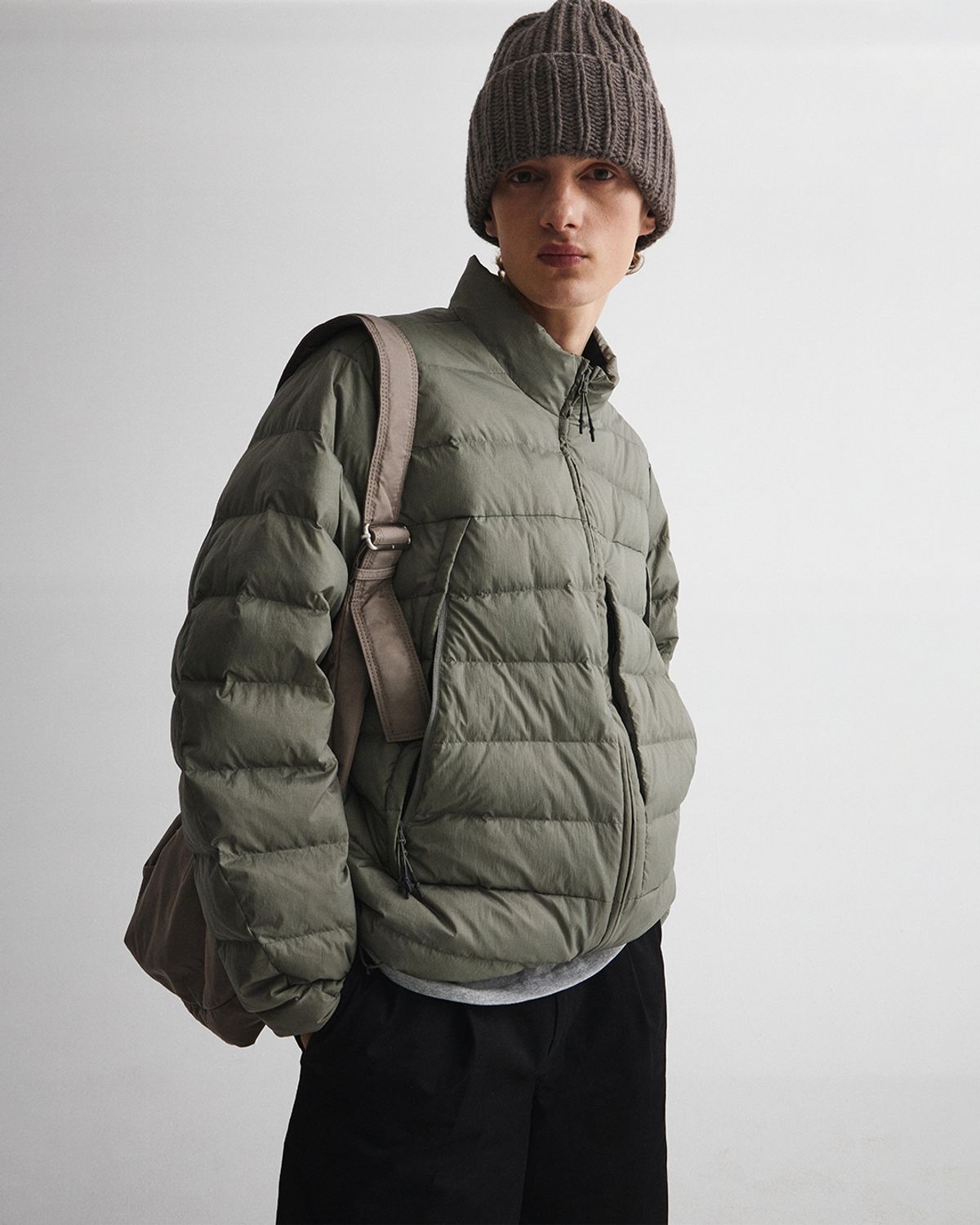 언어펙티드 에센셜(UNAFFECTED ESSENTIAL) MP LIGHT DOWN JUMPER / SAGE GREEN