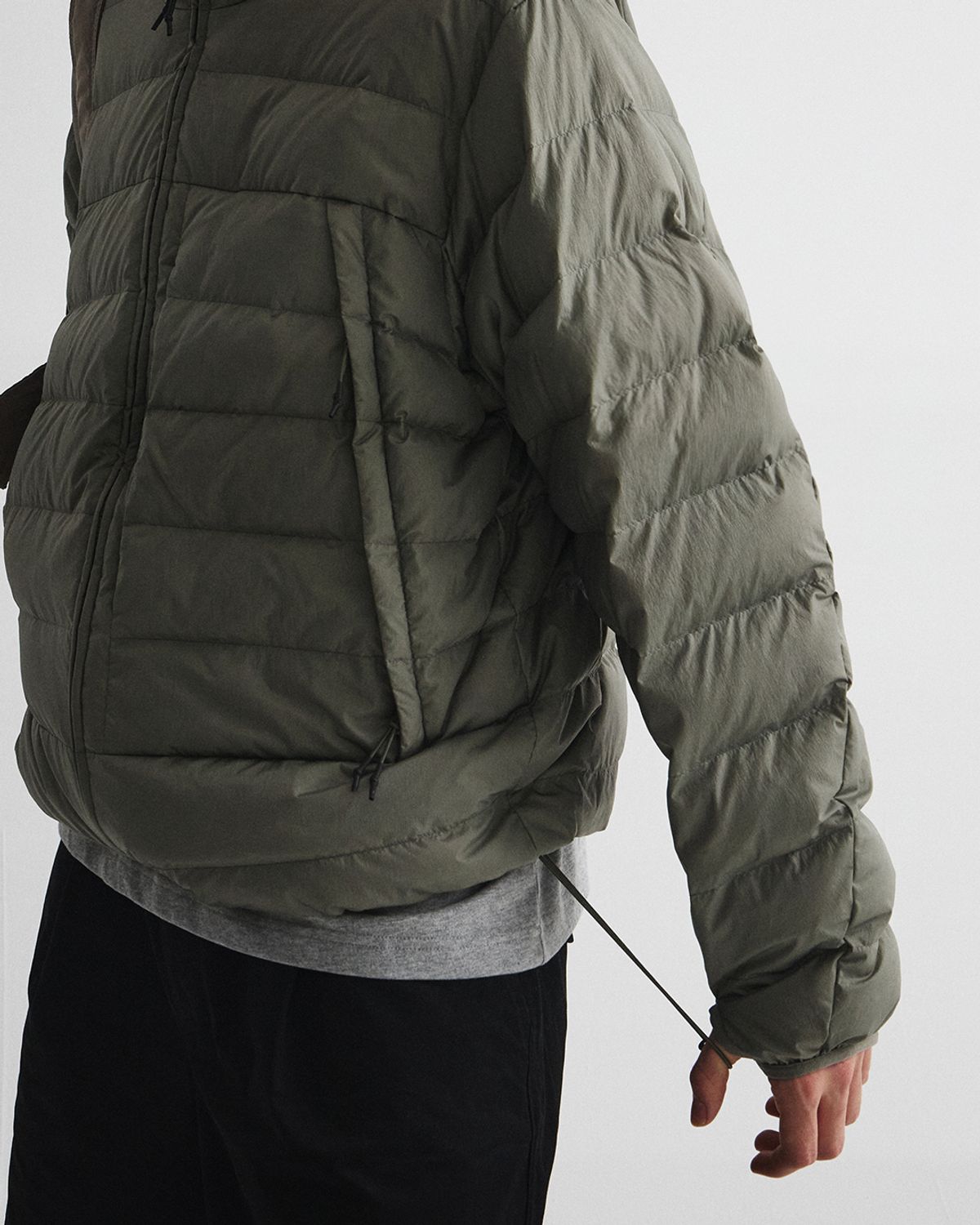 언어펙티드 에센셜(UNAFFECTED ESSENTIAL) MP LIGHT DOWN JUMPER / SAGE GREEN