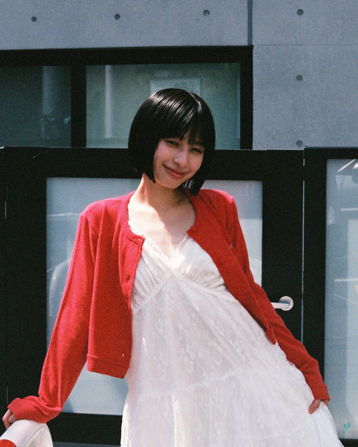 로액슈얼(LO AXUAL) LOGO EMBROIDERY BLOOMING CROP CARDIGAN_RED