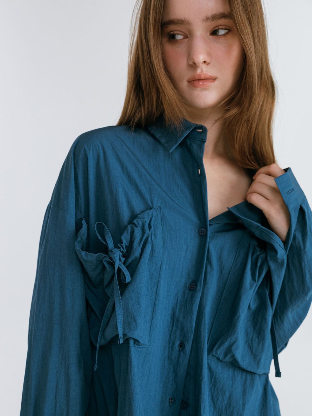 모이페어(MOIFAIRE) SHIRRING POCKET SHIRT / BLUE