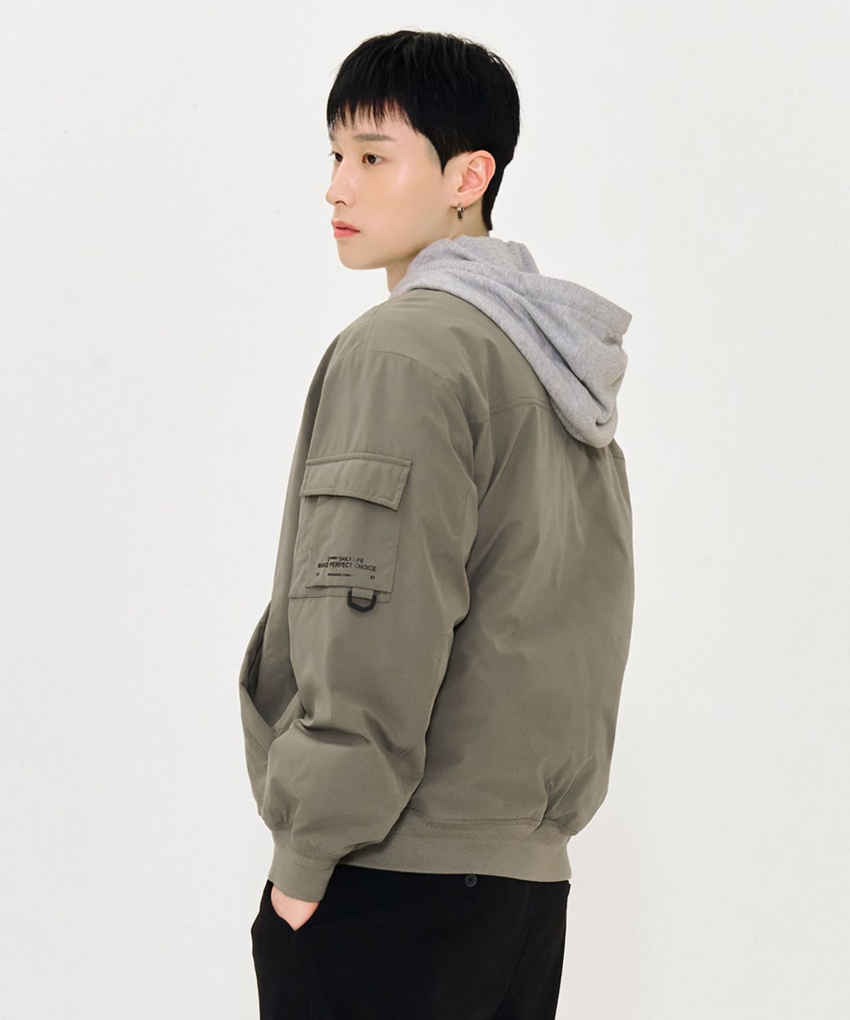 체이스컬트(CHASECULT) 공용 라이트 패딩 항공 점퍼-카키