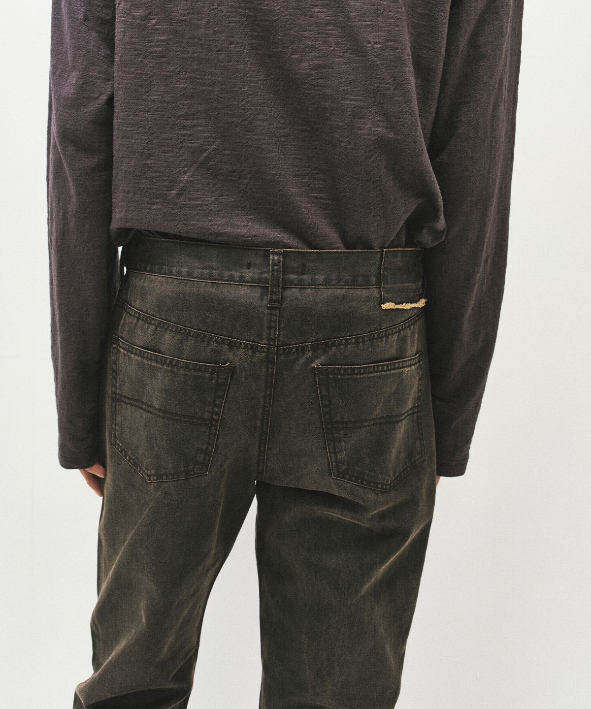 서피스에디션(SURFACE EDITION) FAUX LEATHER PANTS BROWN