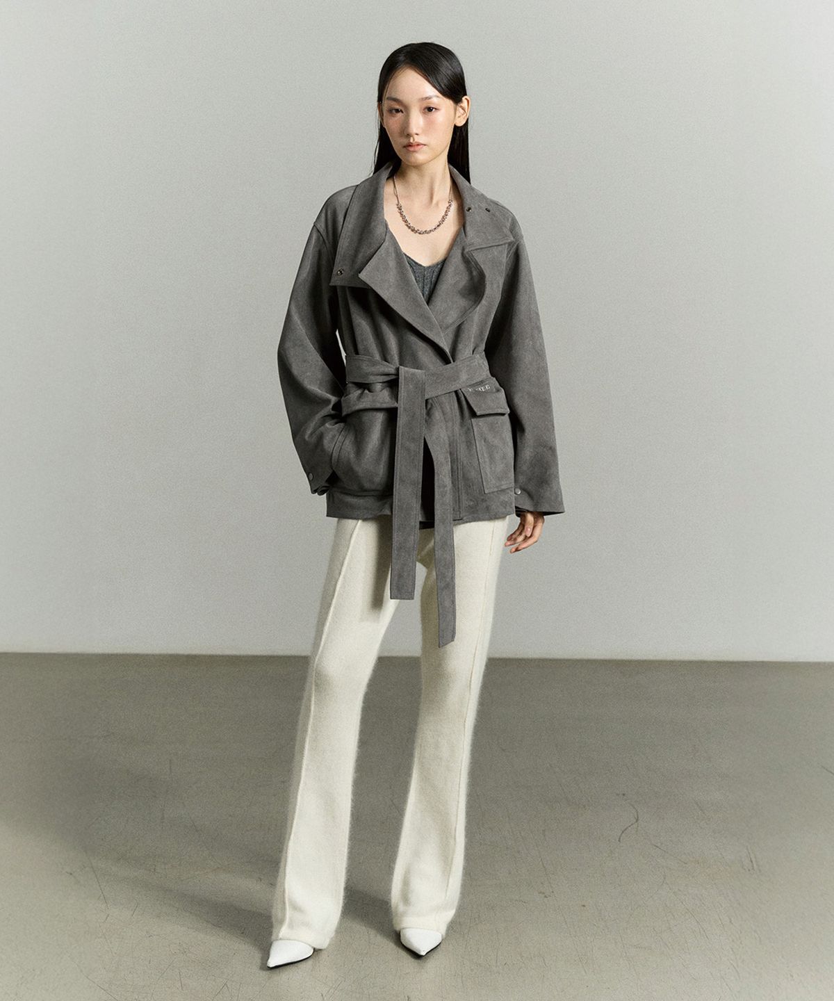 리이(RE RHEE) SUEDE FUNNEL NECK JACKET STONE