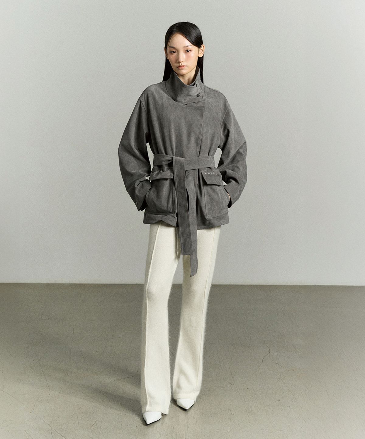 리이(RE RHEE) SUEDE FUNNEL NECK JACKET STONE