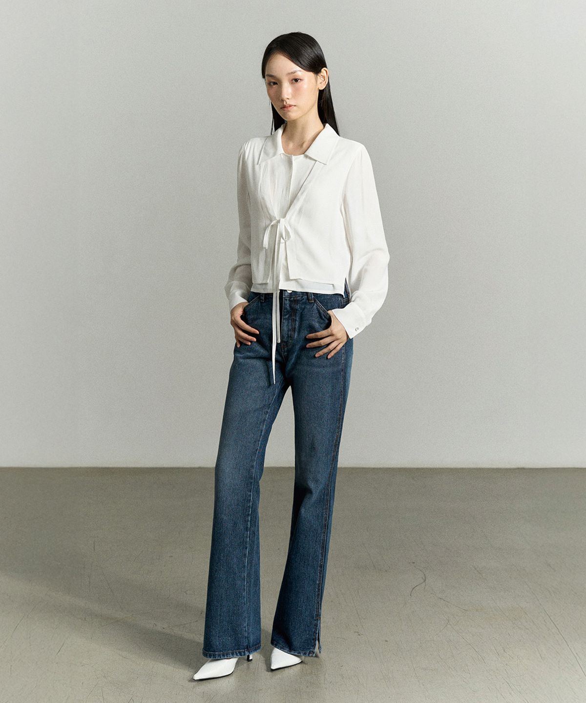 리이(RE RHEE) SLIT-HEM BOOTCUT DENIM JEANS WASHED BLUE