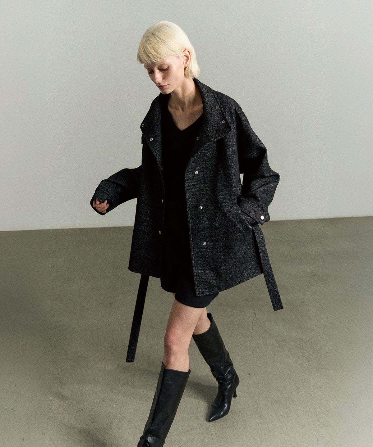 리이(RE RHEE) HIGH NECK BUTTON CLOSURE JACKET