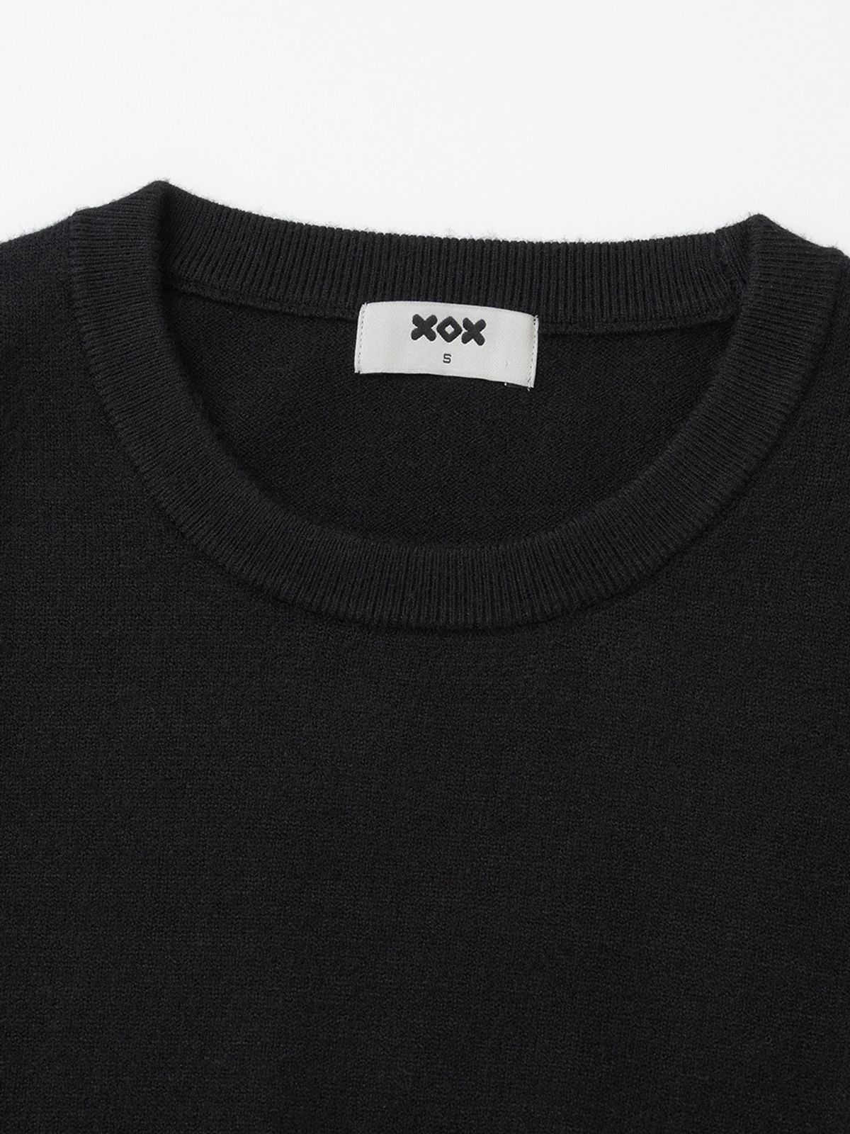 엑스오엑스(XOX) (우먼)에센셜 라운드 크롭 니트 [BLACK]