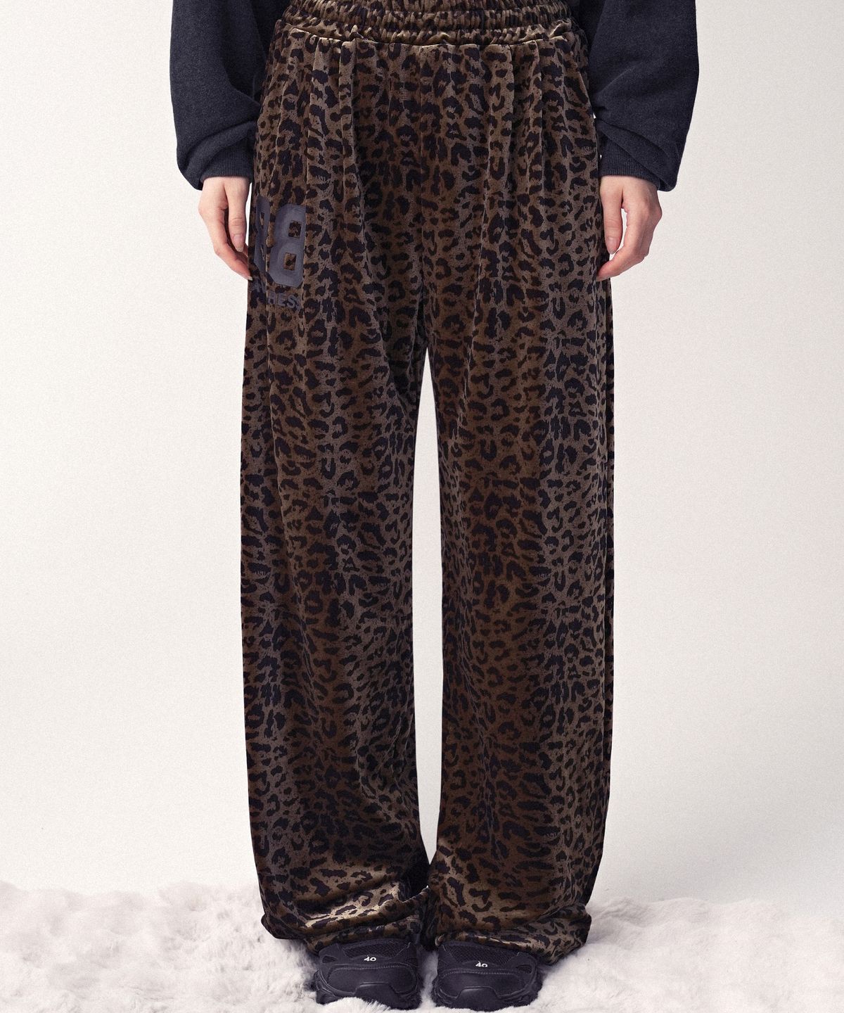 어반드레스(AVANDRESS) Velvet Leo Pants LEOPARD