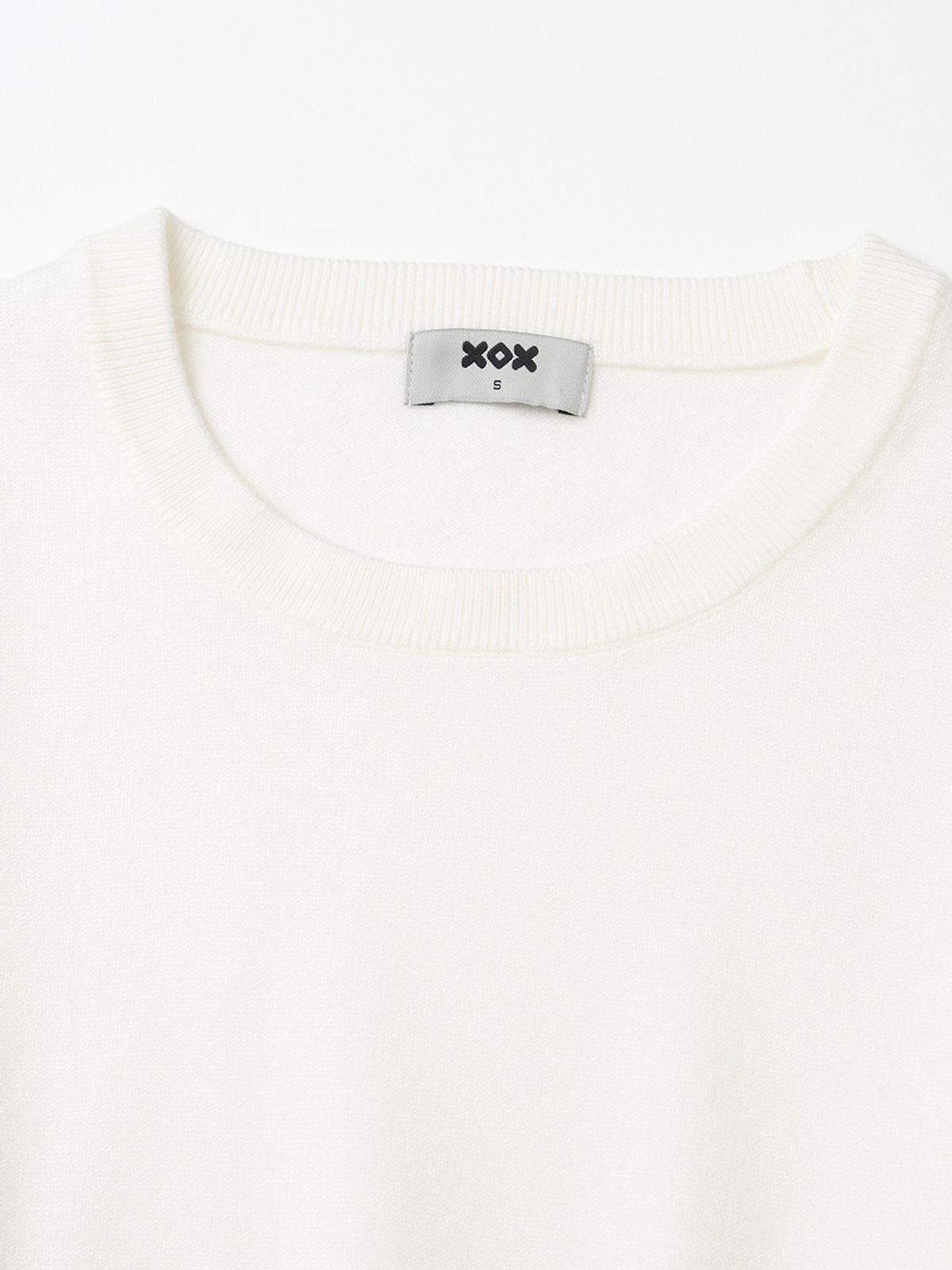 엑스오엑스(XOX) (우먼)에센셜 라운드 크롭 니트 [IVORY]