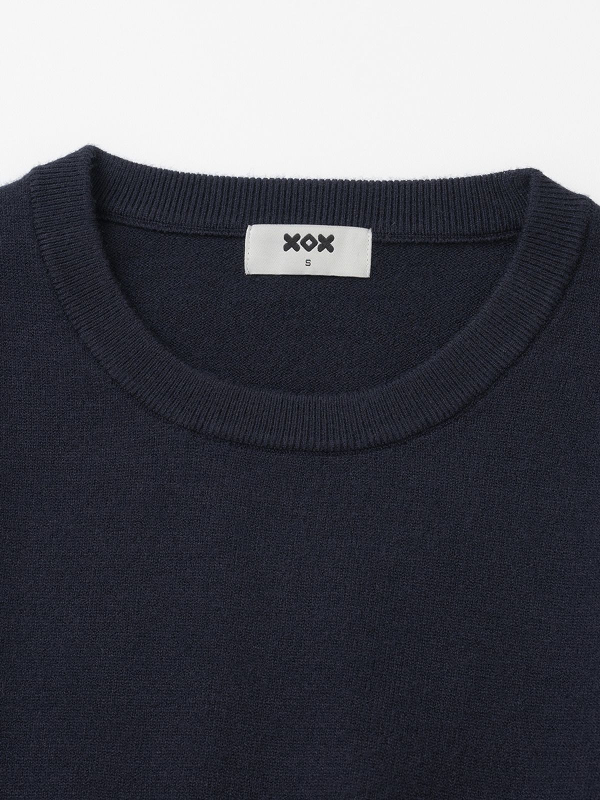 엑스오엑스(XOX) (우먼)에센셜 라운드 크롭 니트 [NAVY]