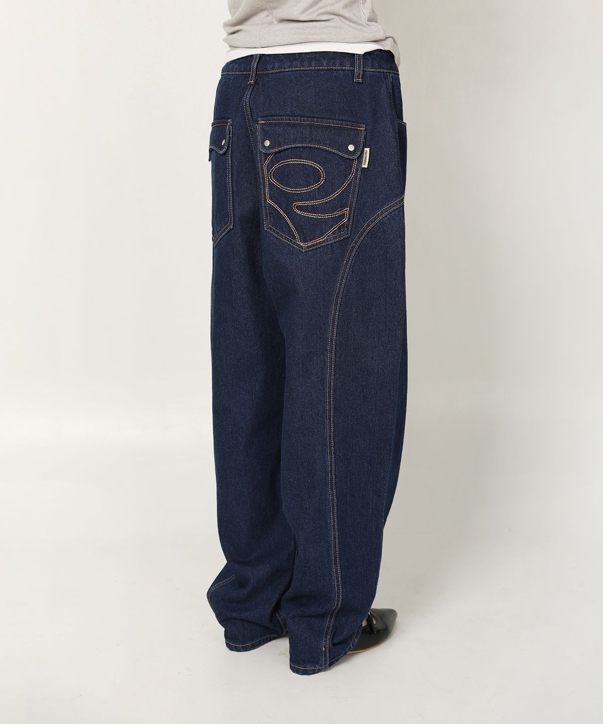 피스메이커(PIECE MAKER) DIVIDE STITCH BALLOON DENIM PANTS (LIGHT INDIGO)