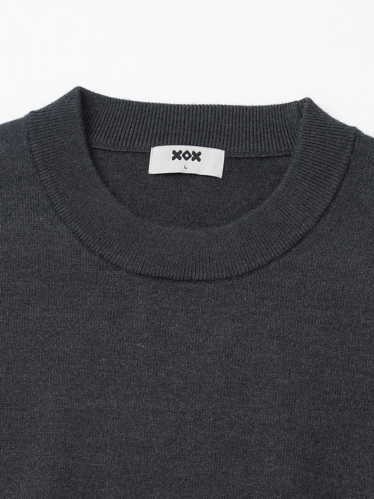 엑스오엑스(XOX) 에센셜 라운드 크롭 니트 [CHARCOAL]