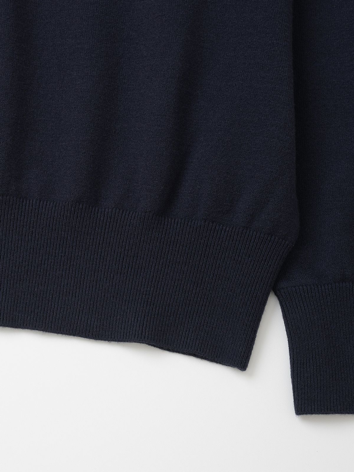 엑스오엑스(XOX) 에센셜 라운드 크롭 니트 [NAVY]