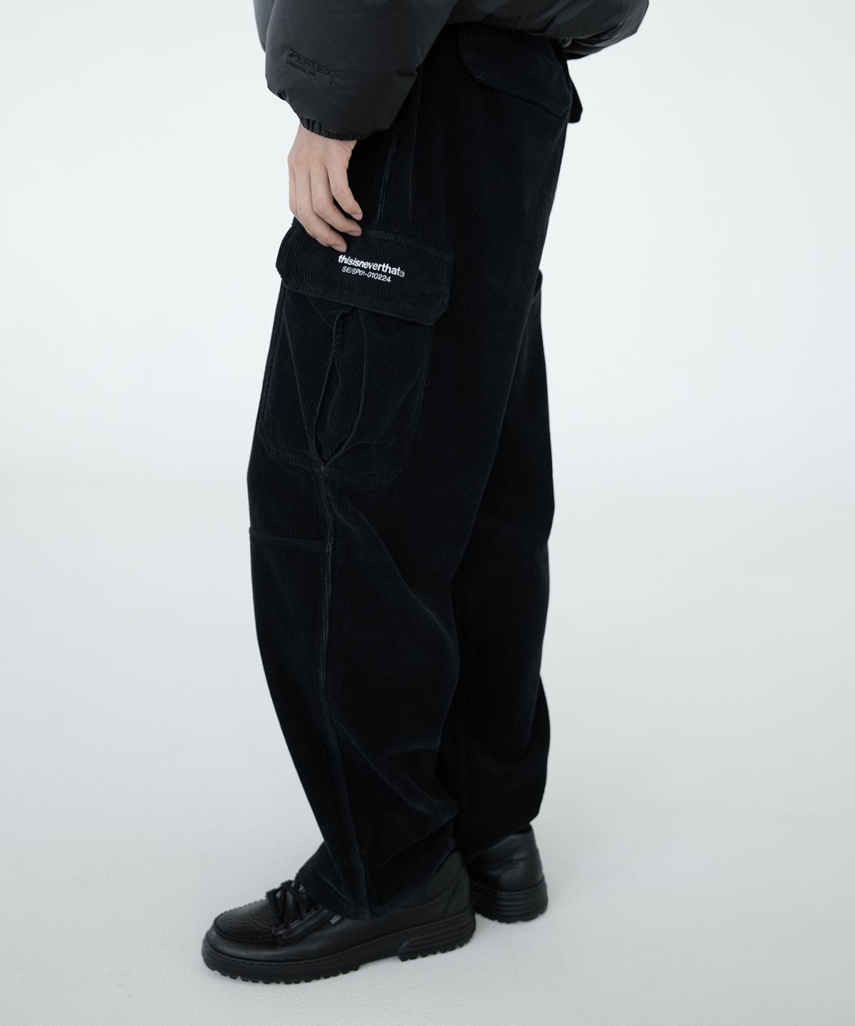 디스이즈네버댓(THISISNEVERTHAT) Corduroy Cargo Pant Black