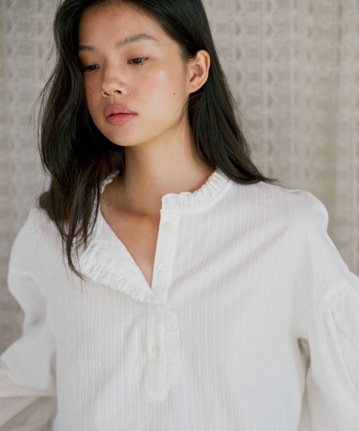 포에트서울(POETSEOUL) frill half-open blouse_white