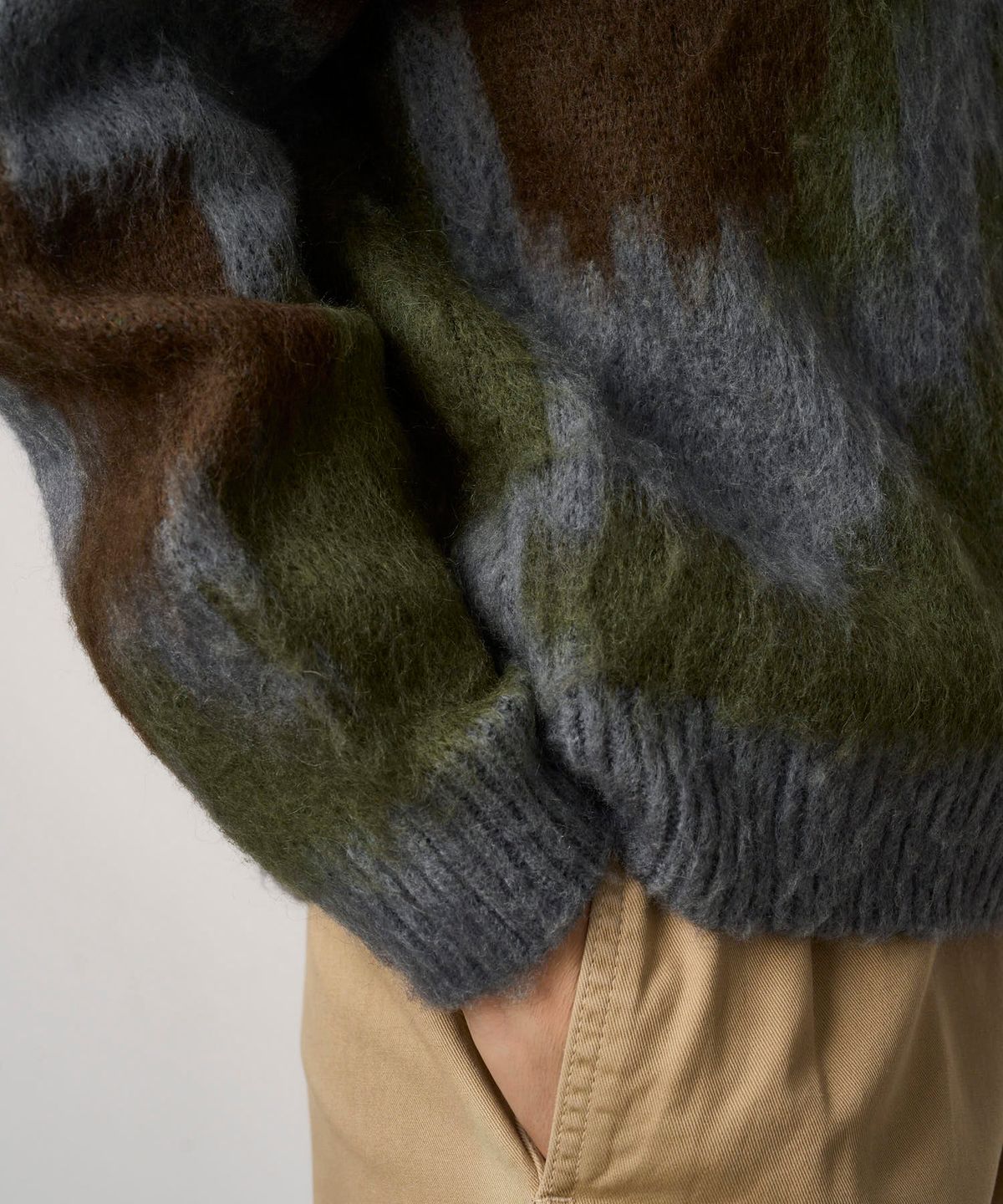 그라미치(GRAMICCI) 모헤어 스웨트 맨투맨 Jungle Digi Camo
