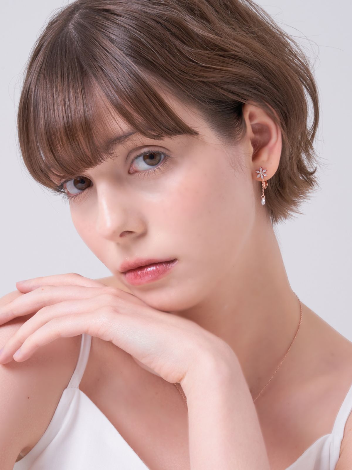 엘르주얼리(ELLEJEWELRY) 워터 플라워 드롭 귀찌 귀걸이 ELSPEE504