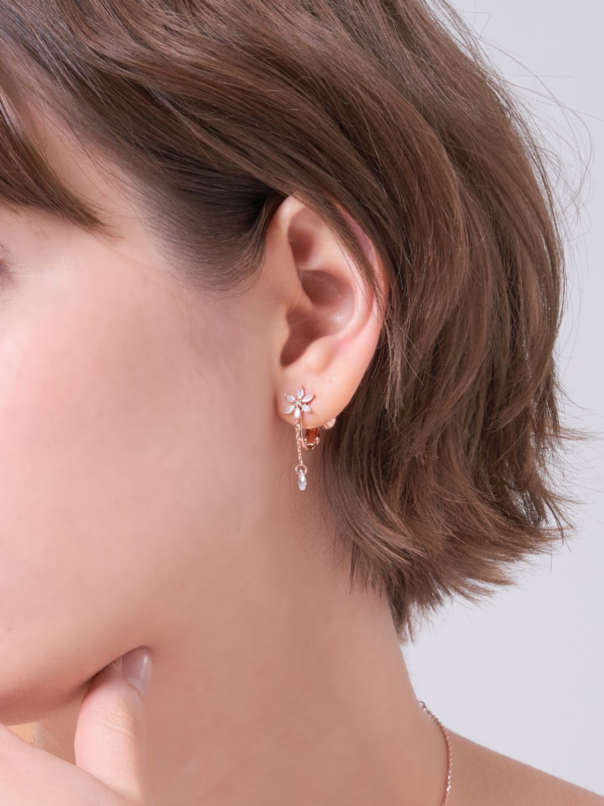 엘르주얼리(ELLEJEWELRY) 워터 플라워 드롭 귀찌 귀걸이 ELSPEE504
