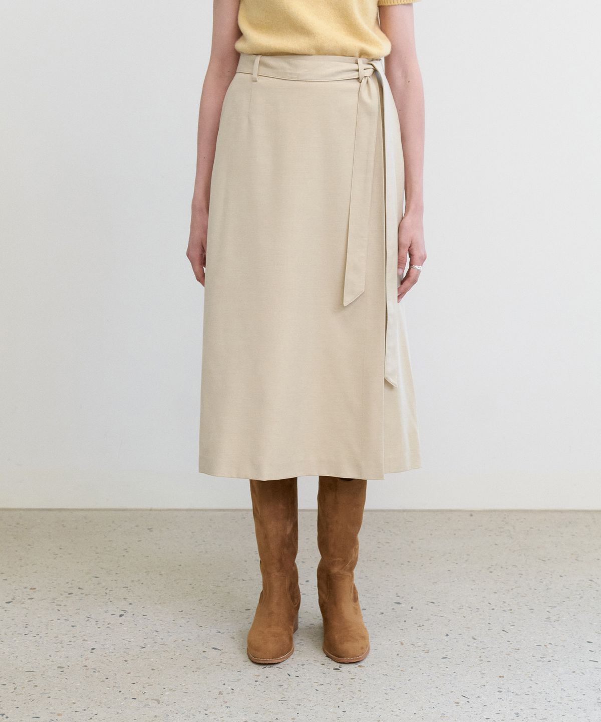 스텝어라운드(STEP AROUND) Side pleated A-line skirt_BUTTER