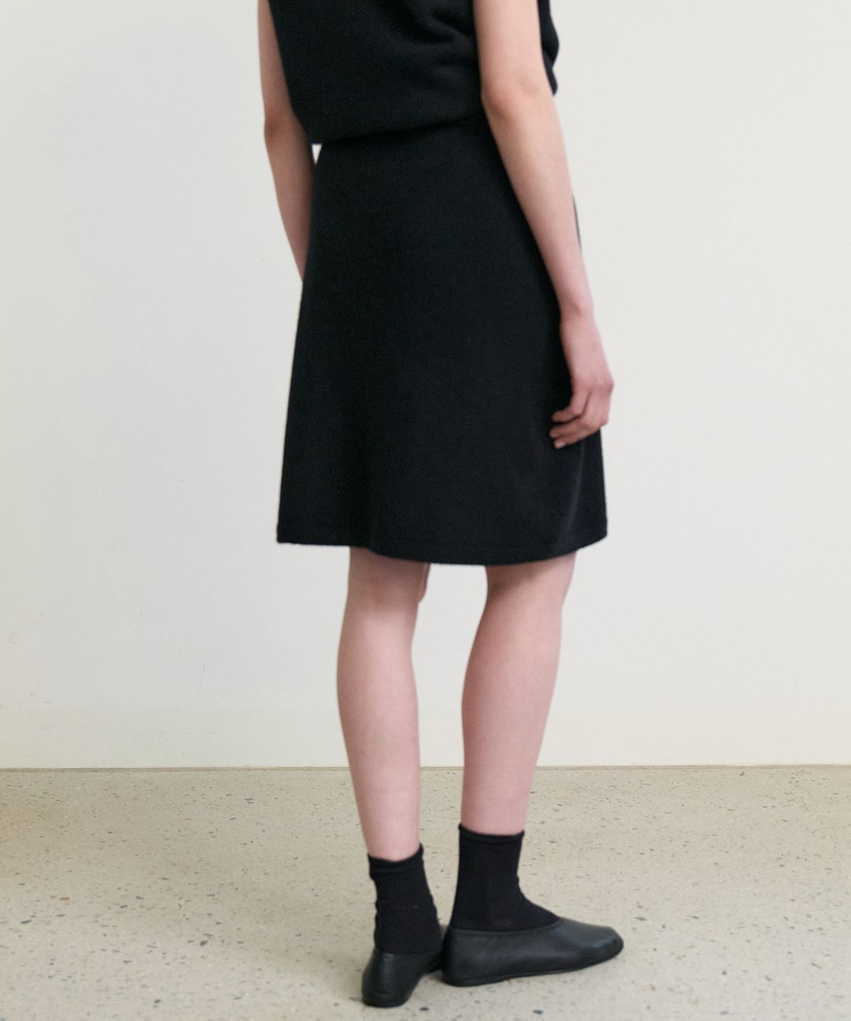 스텝어라운드(STEP AROUND) Wholegarment merino wool H-line knit skirt_BLACK