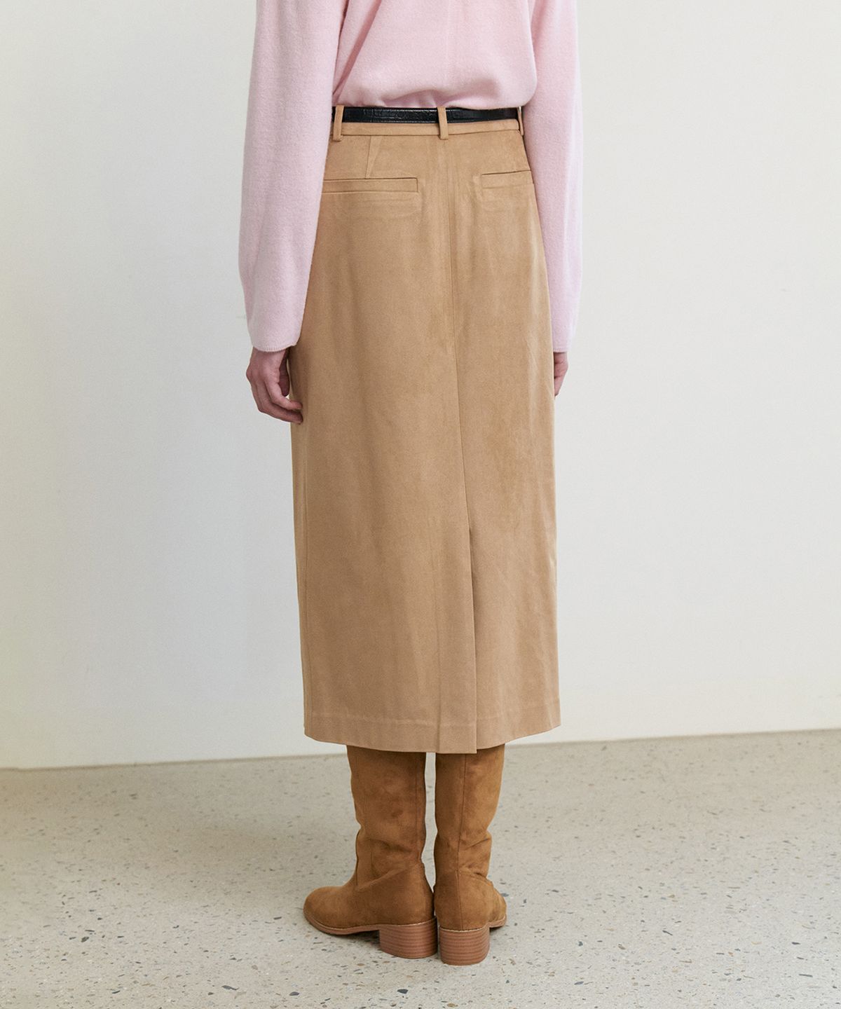 스텝어라운드(STEP AROUND) Suede H-line skirt_BEIGE