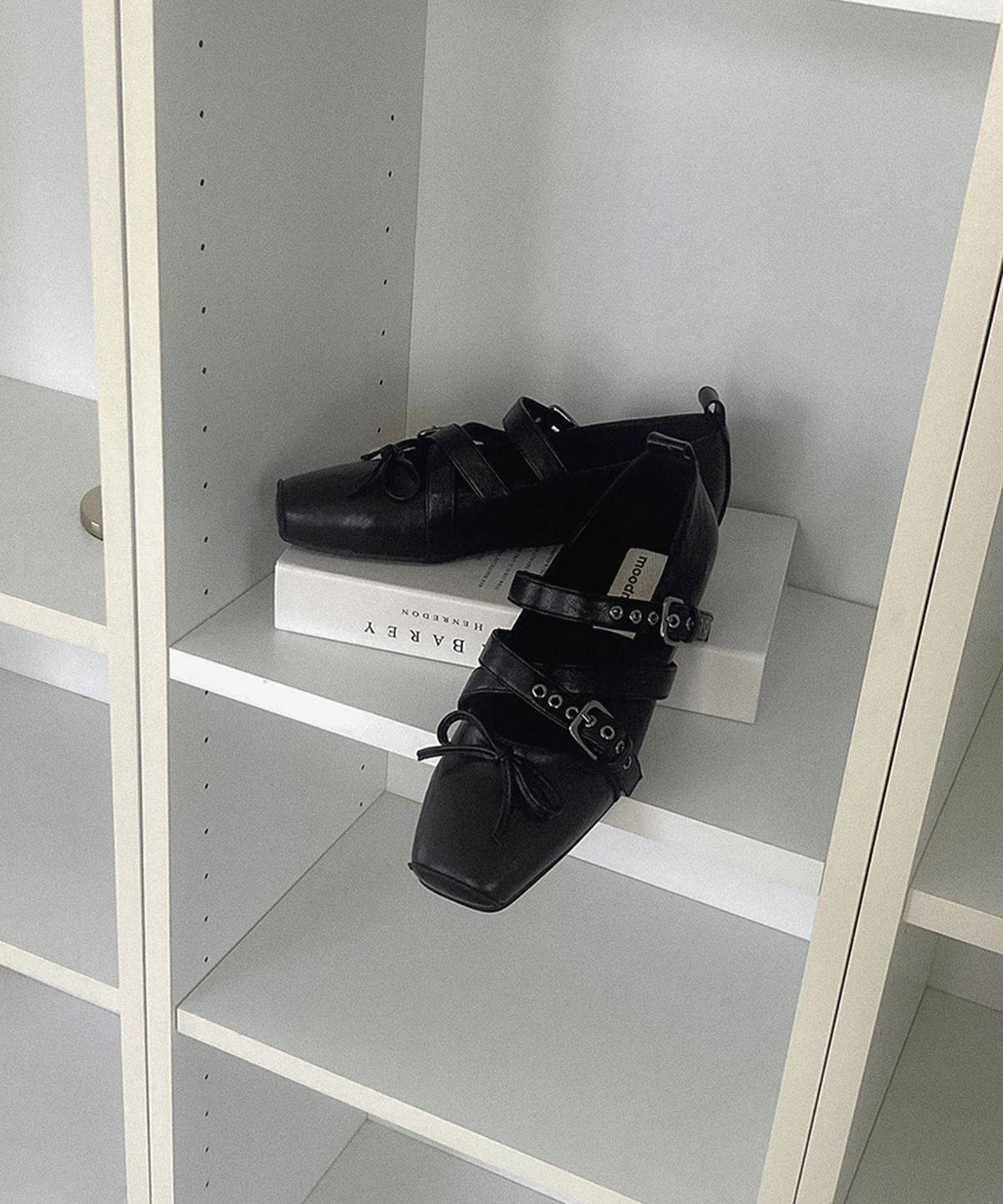 무드앤플(MOODNPLE) dorosi eyelet ribbon flat shoes 2color 1cm