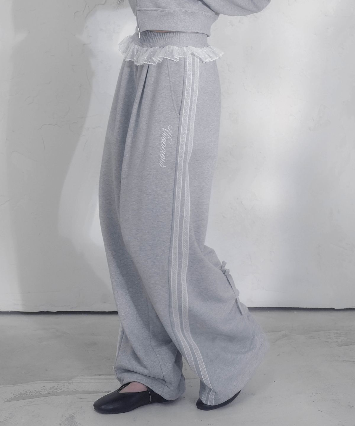 비바셔스(VIVACIOUS) Romance Track Pants_4Colors