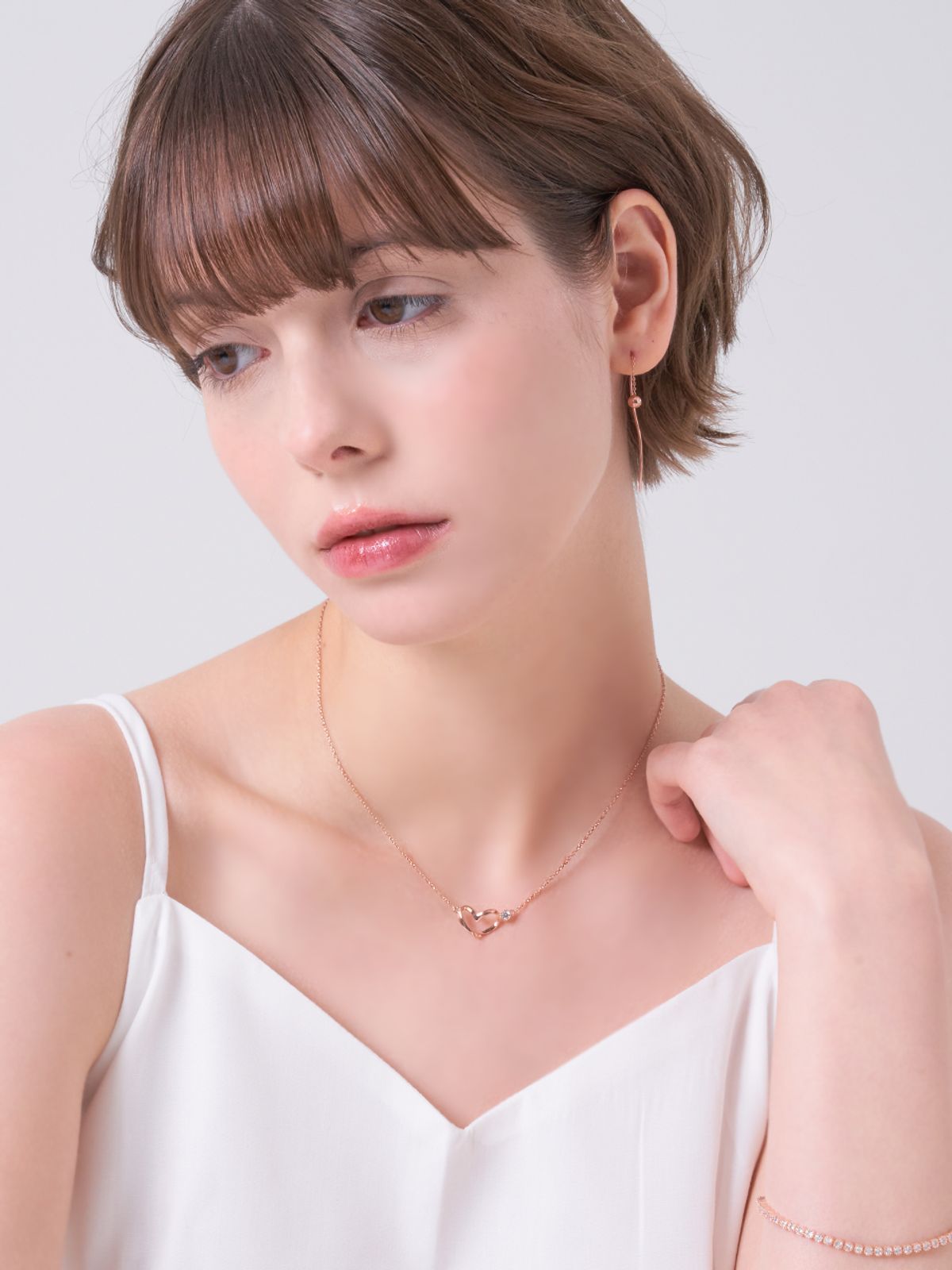 엘르주얼리(ELLEJEWELRY) 하트 스톤 포인트 목걸이 ELBRNN236