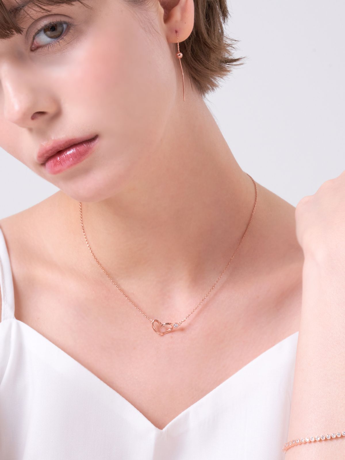 엘르주얼리(ELLEJEWELRY) 하트 스톤 포인트 목걸이 ELBRNN236