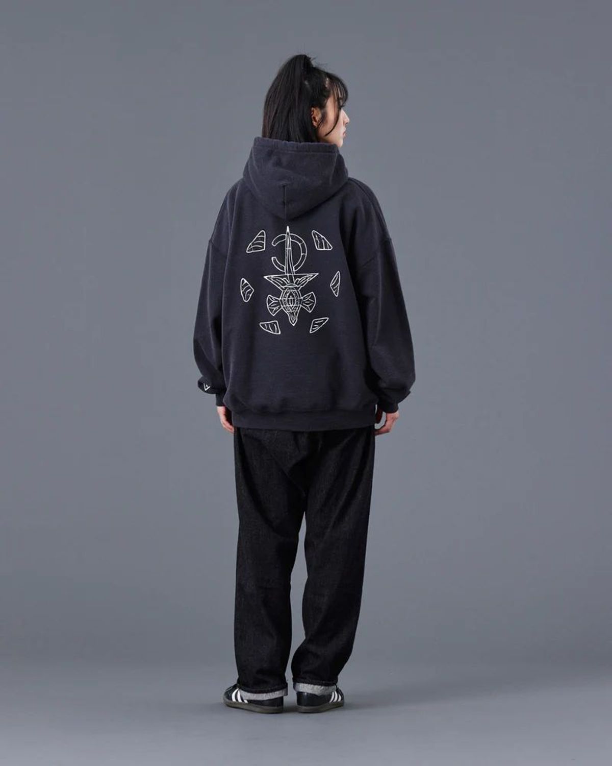 찬스클로딩(CHANCE CLOTHING) TIFINAGH EMBROIDERY HOODIE - BLACK