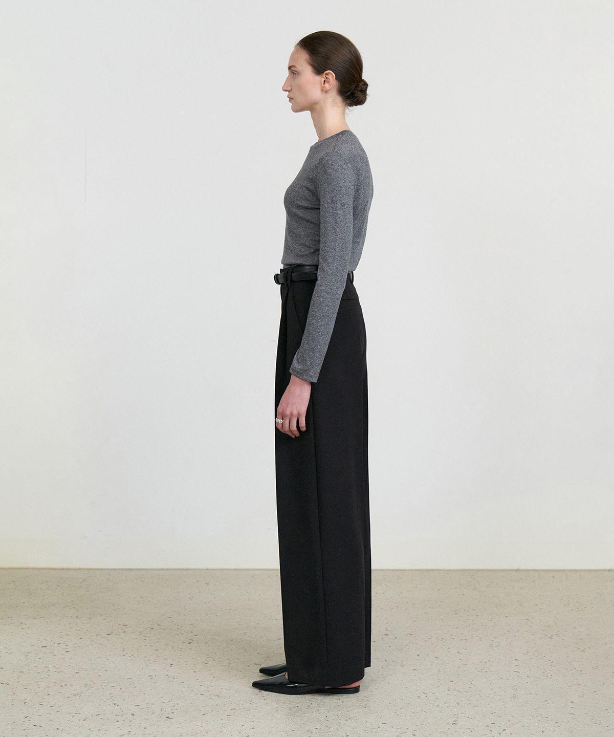 스텝어라운드(STEP AROUND) Front tuck wide slacks_BLACK